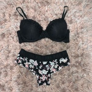 ❌TRADED❌ Bra and panty set!🤩🖤